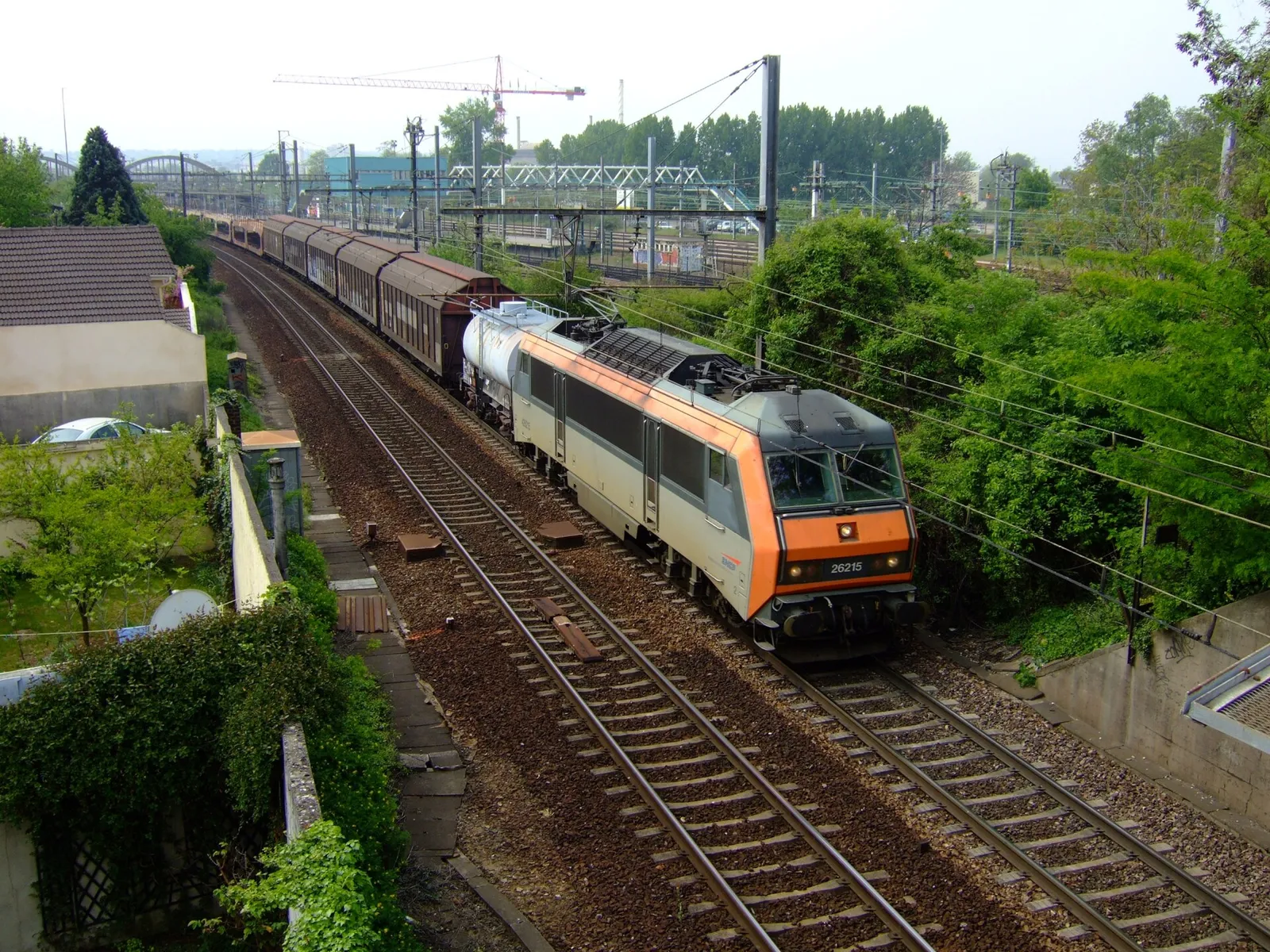 Train de fret en circulation en Île-de-France