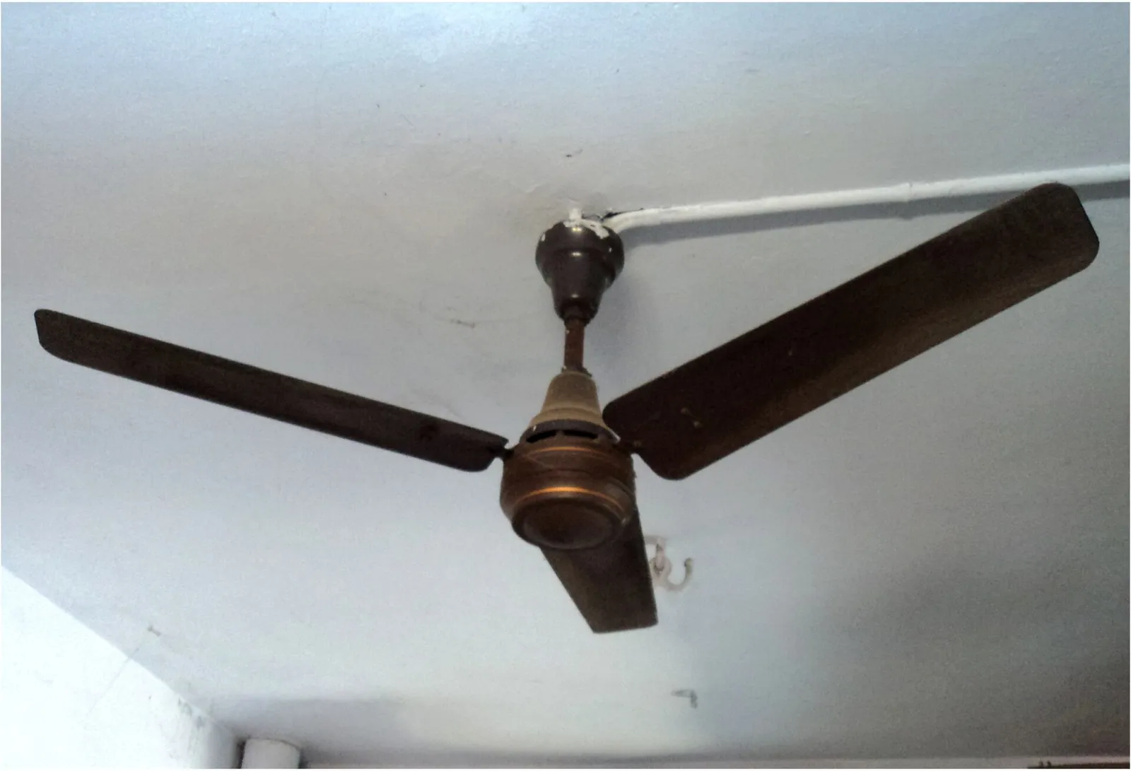 Un ventilateur de plafond (image d'illustration)