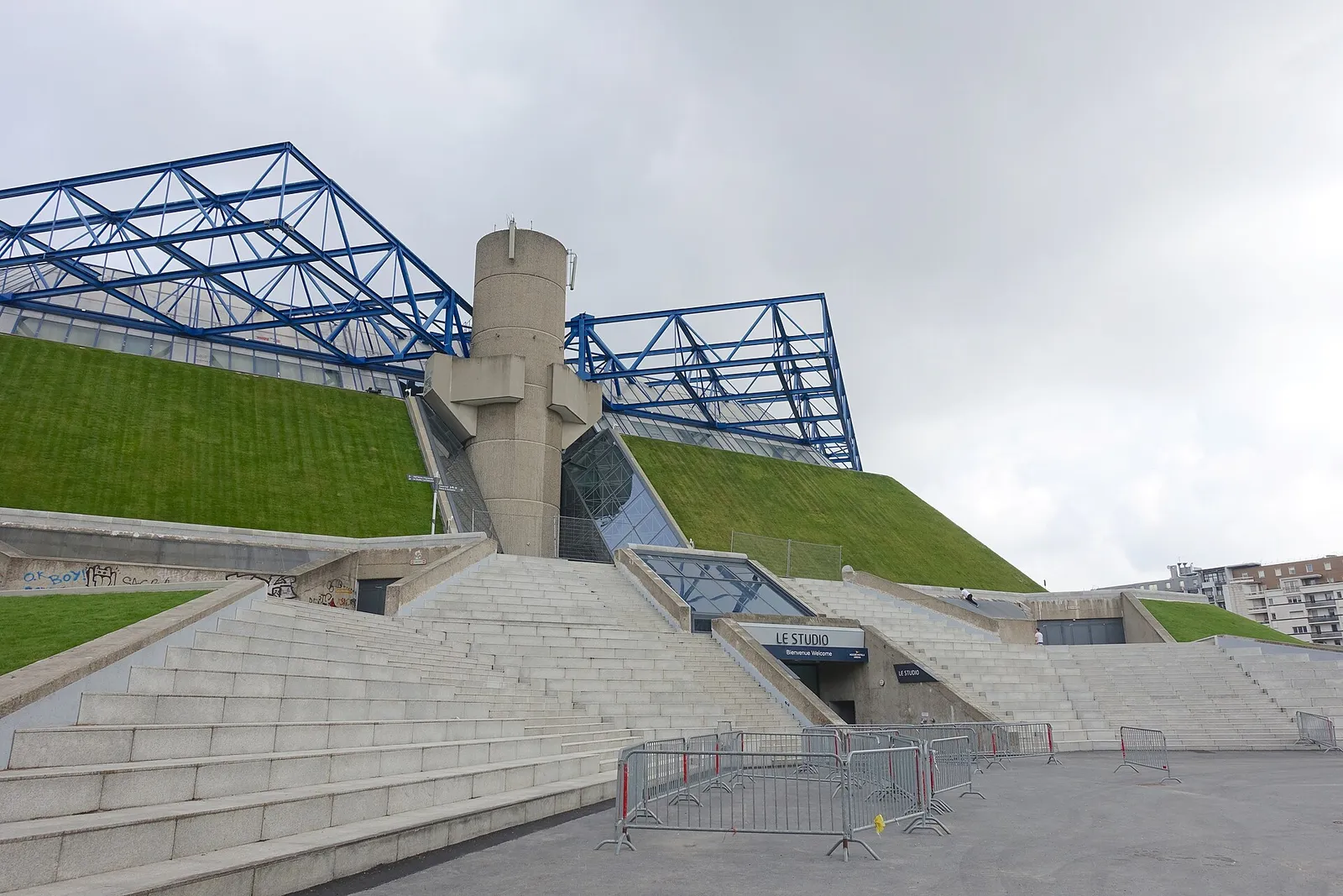 L'Accor Arena de Bercy, à Paris, avec ses façades végétalisées