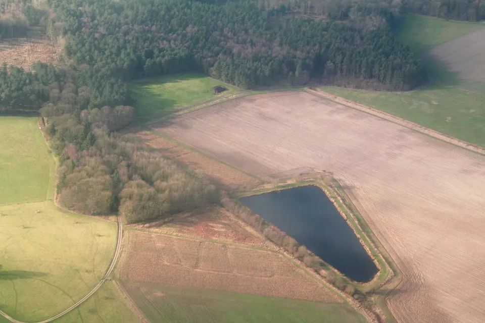Une réserve d'eau destinée à l'irrigation agricole