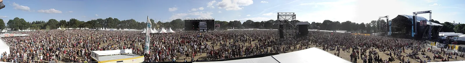 Vue panoramique du site du festival des Vieilles Charrues à Carhaix