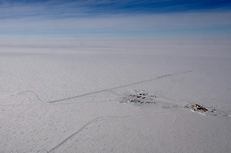 La station Concordia, au dôme C, sur le plateau antarctique