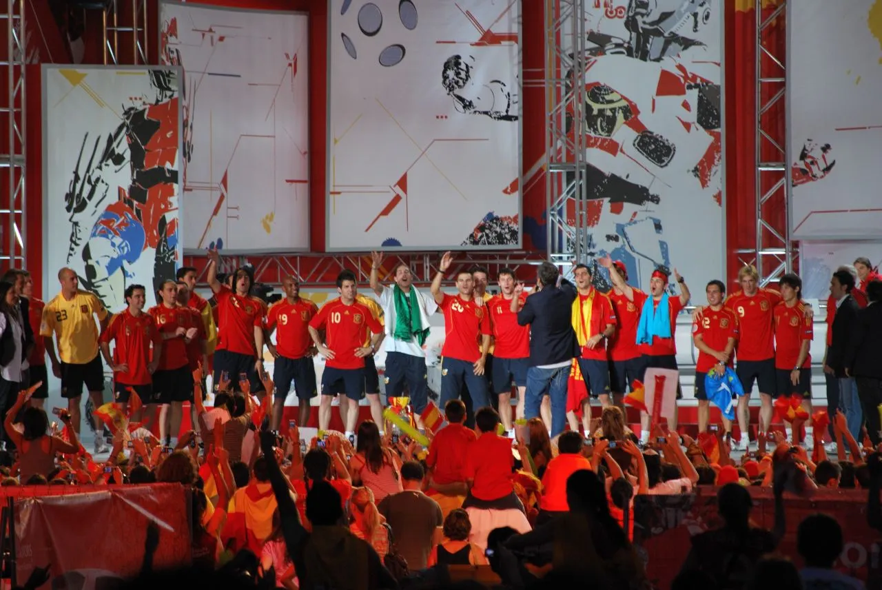 Supporters espagnols fêtant un titre de leur sélection dans la rue