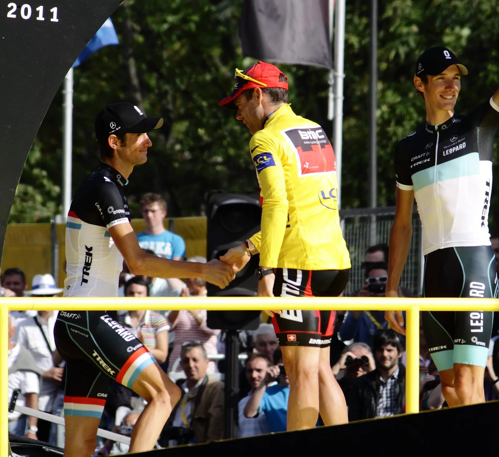 Coureurs cyclistes en pleine course (illustration)