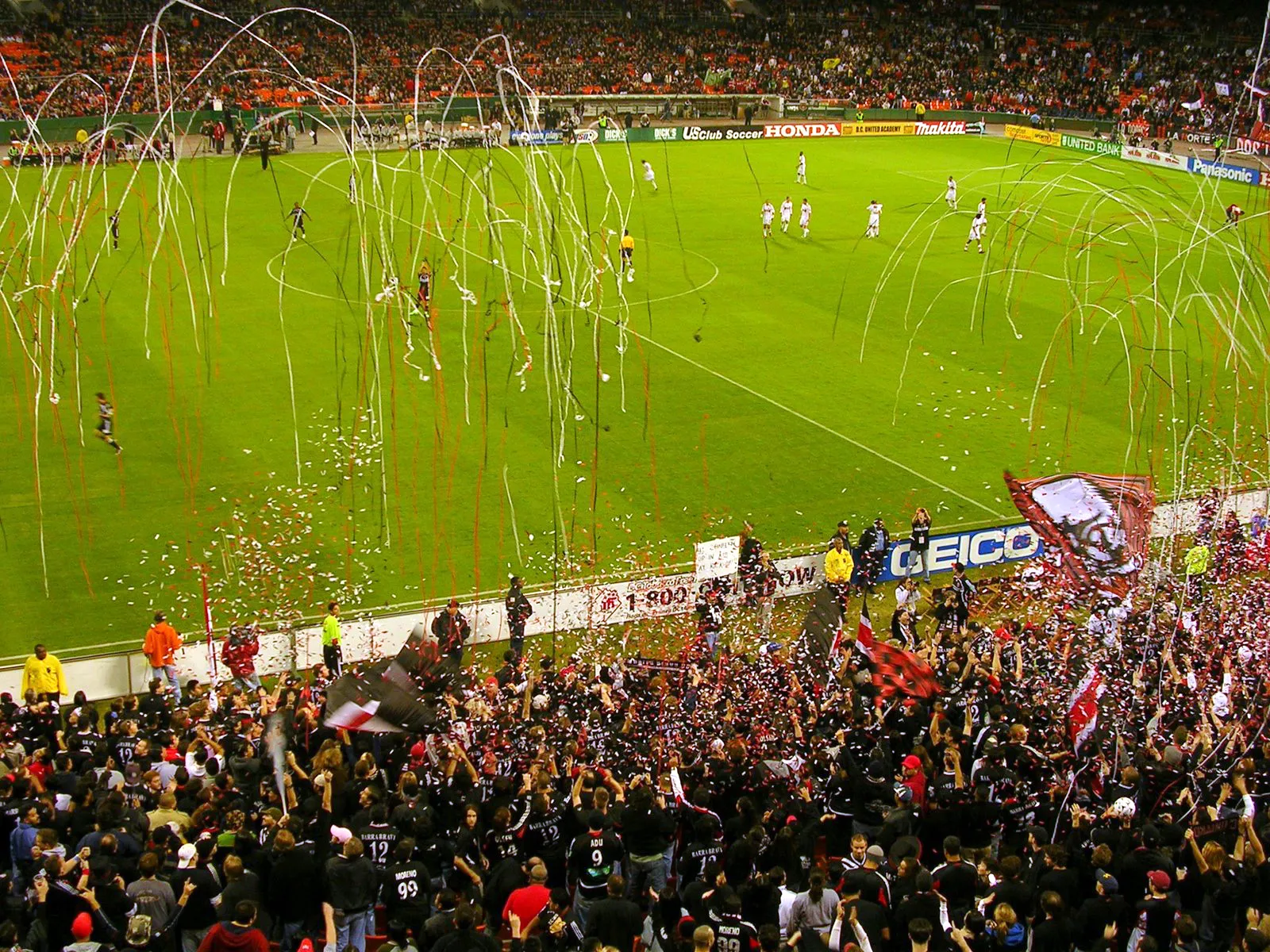 Des supporters de football en pleine célébration (image d'illustration)