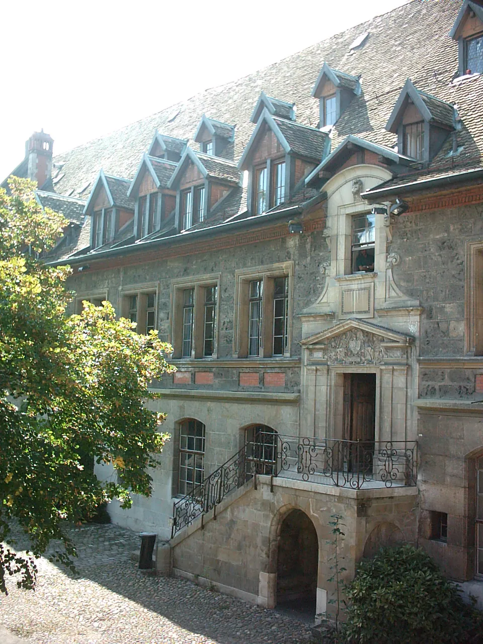Un bâtiment de collège (image d'illustration)