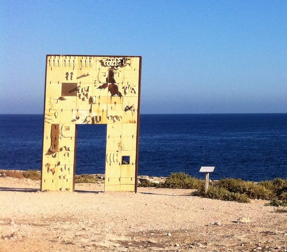 La Porte de l'Europe, monument dédié aux migrants morts en mer, à Lampedusa