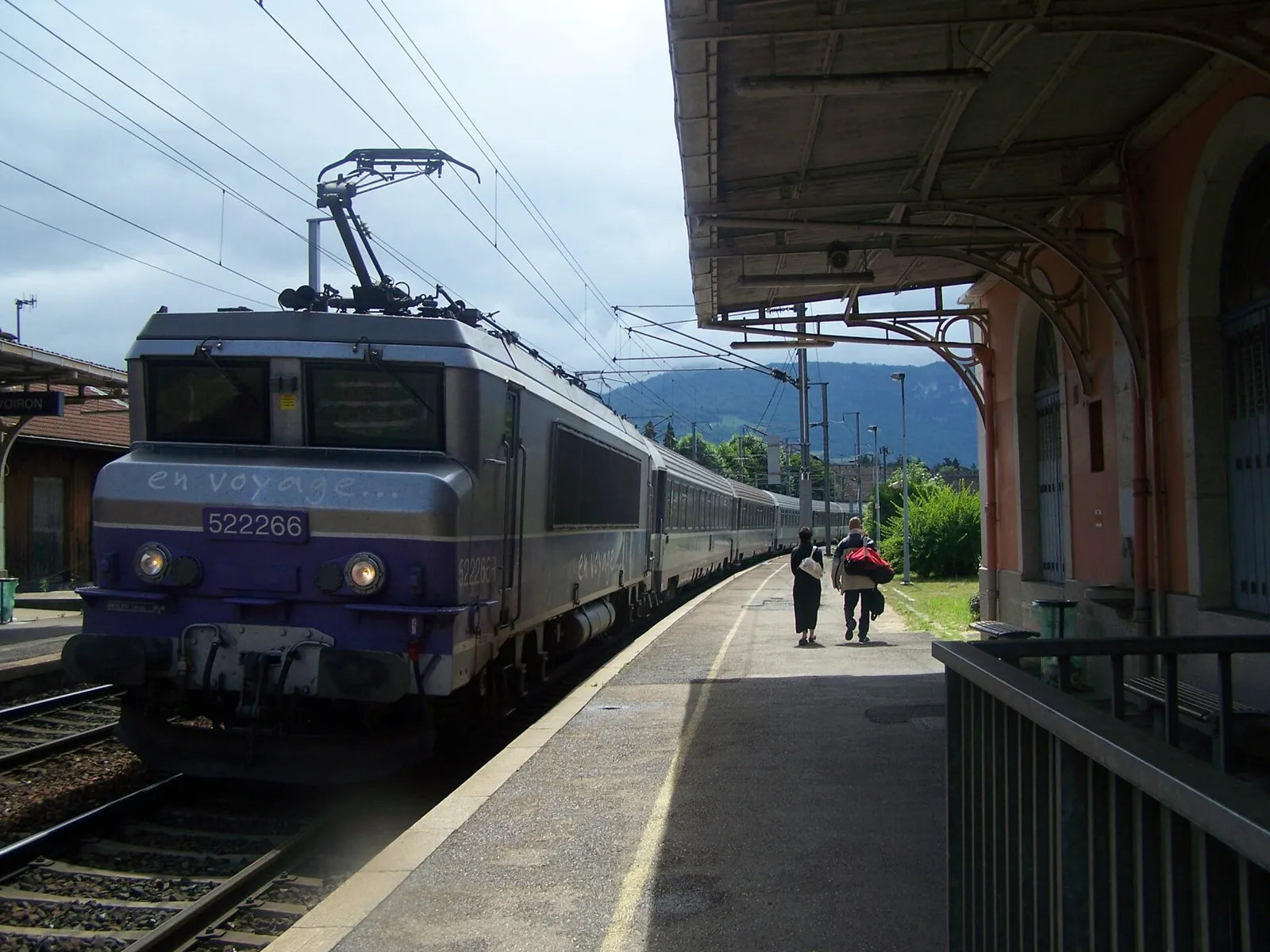 Un TER en gare (illustration)