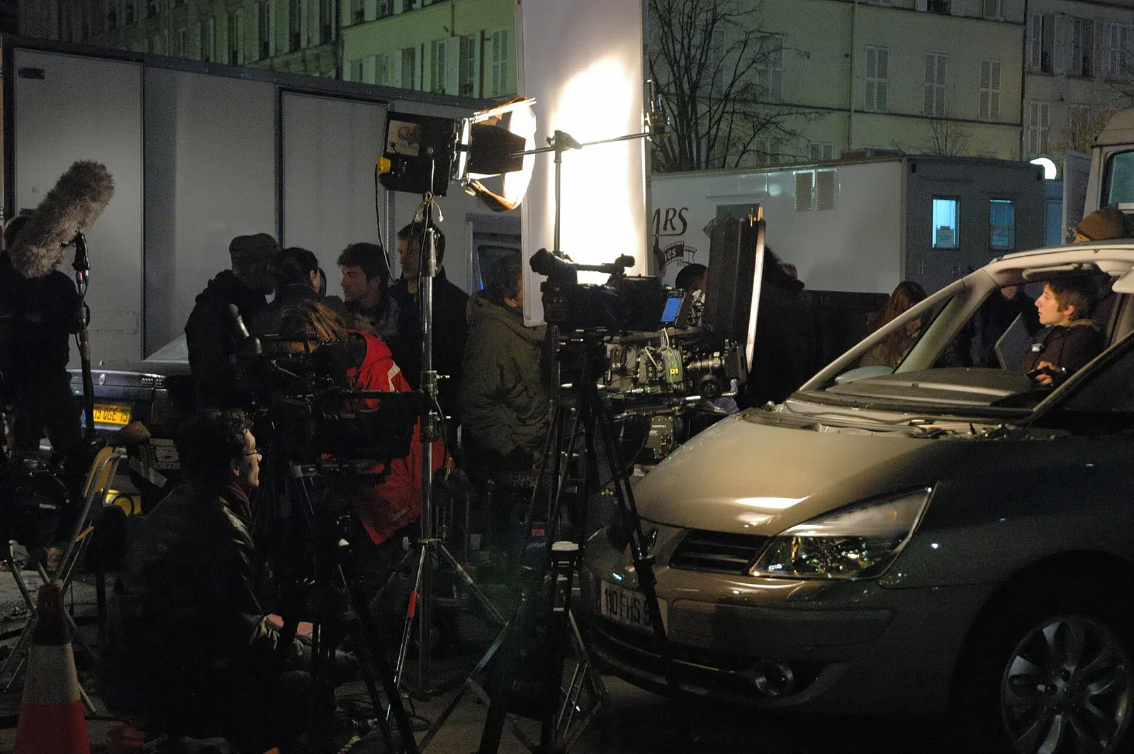 Le tournage d'un film français, caméra et équipe en plateau