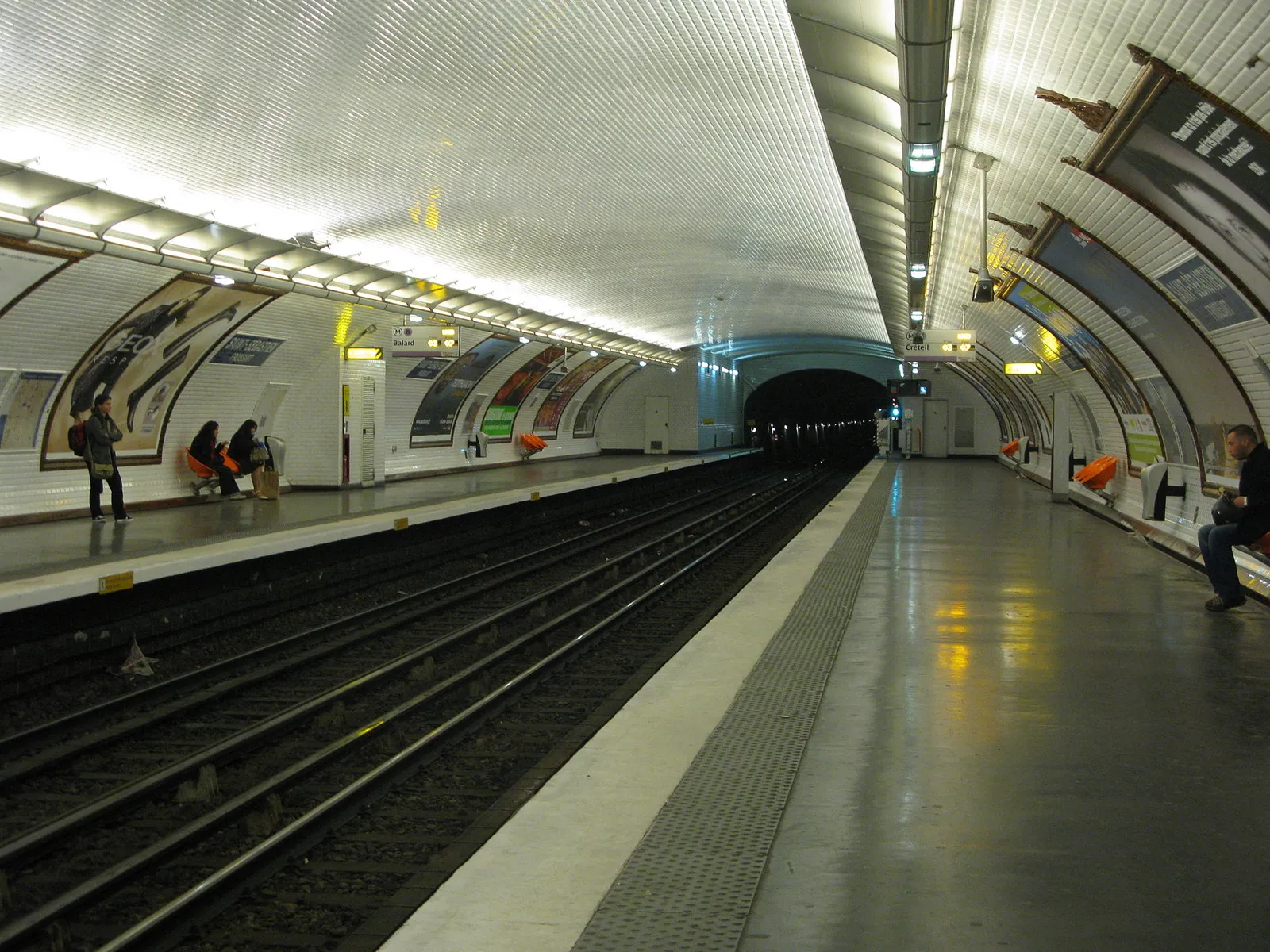 Quai d'une station du métro parisien