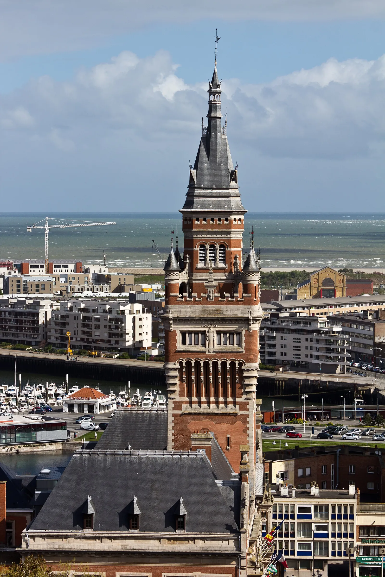 L'hôtel de ville de Dunkerque, ville natale d'Ève Gilles