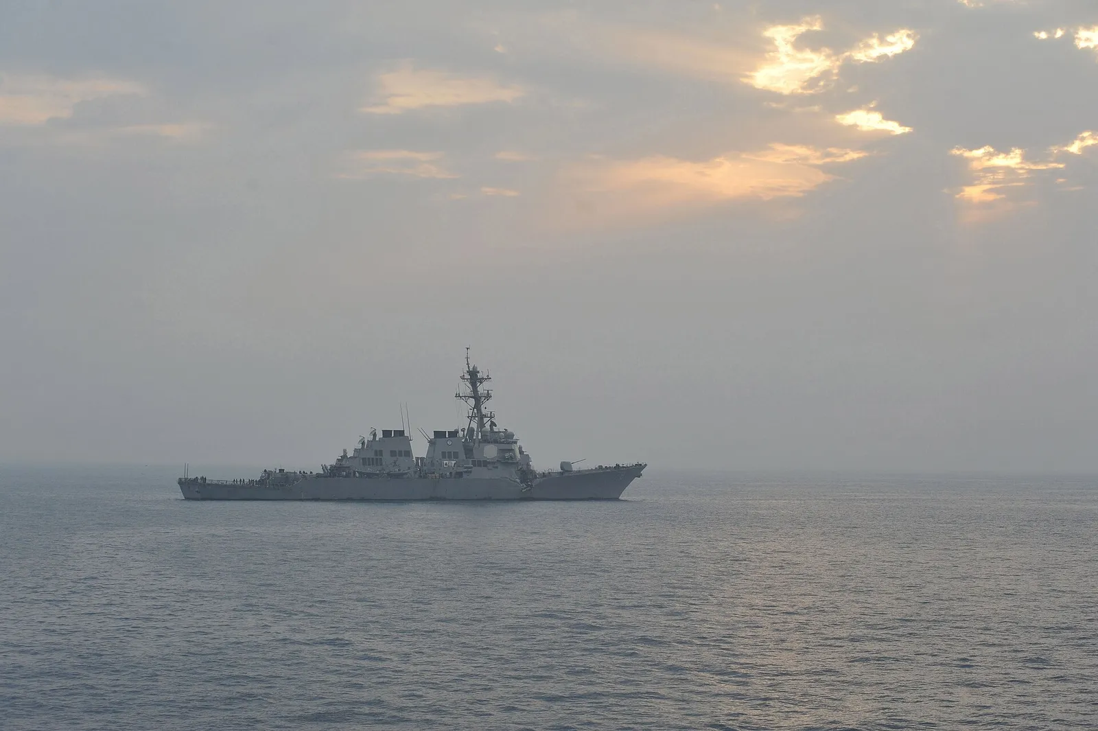 Un destroyer de l'US Navy en mer (illustration)