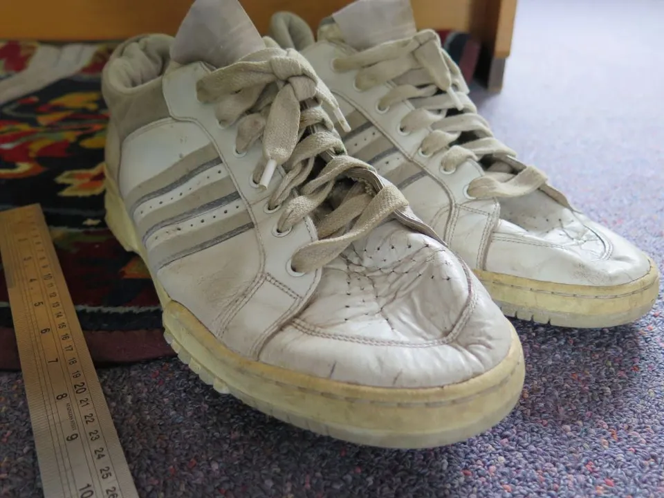 Une paire de baskets (illustration)