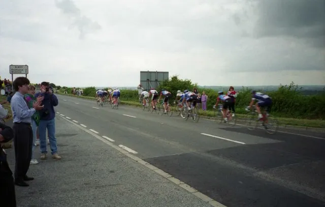 Peloton du Tour de France en course (illustration)