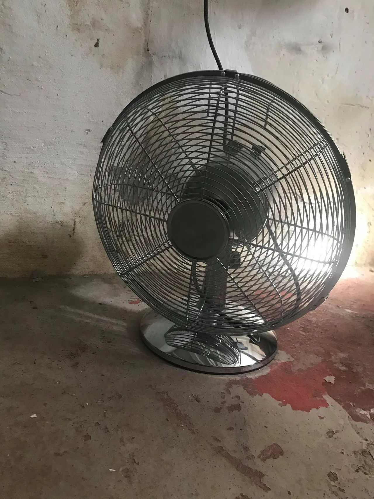 Un ventilateur électrique par forte chaleur