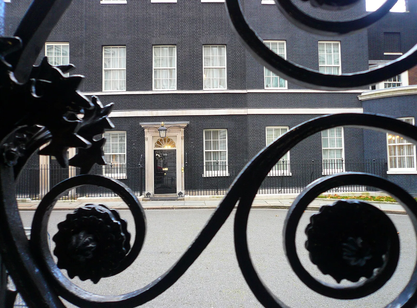 La porte du 10 Downing Street, à Londres