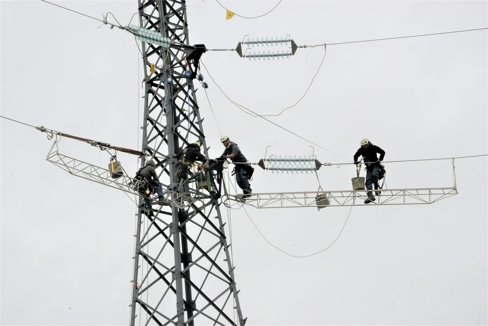 Lignes électriques à haute tension (illustration)