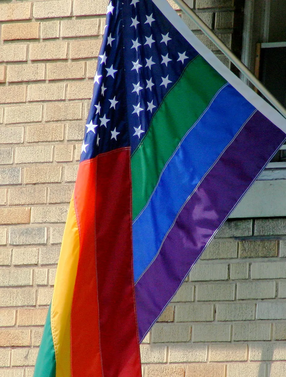 Drapeau arc-en-ciel, symbole de la fierté LGBT+ (illustration)