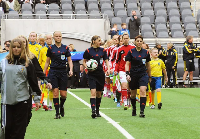 Stéphanie Frappart, arbitre, lors d'un match