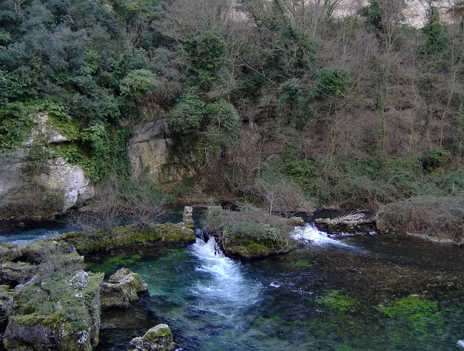 La Sorgue à Fontaine-de-Vaucluse, où la légende situe le coulobre