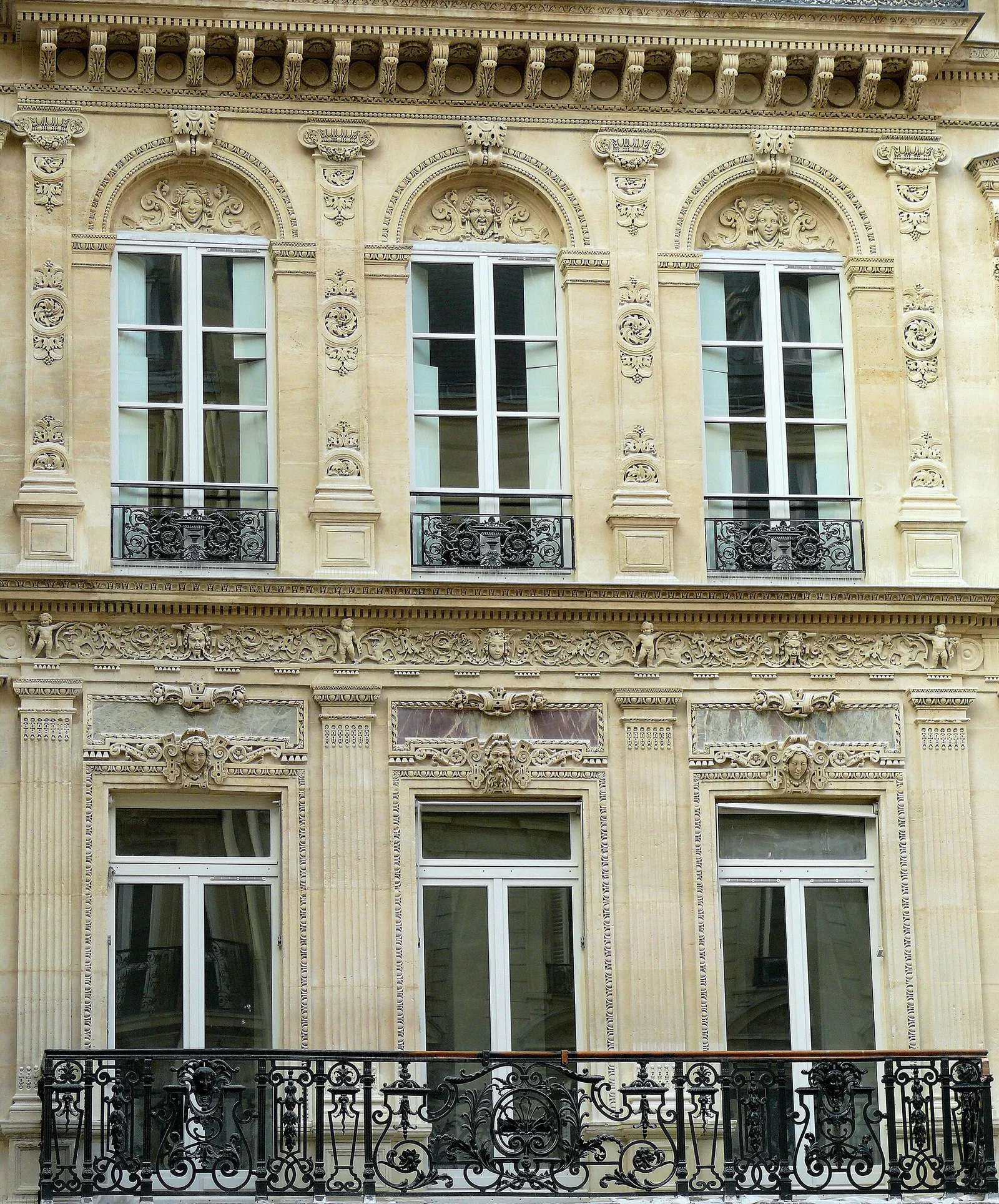 Façade d'un immeuble d'habitation à Paris