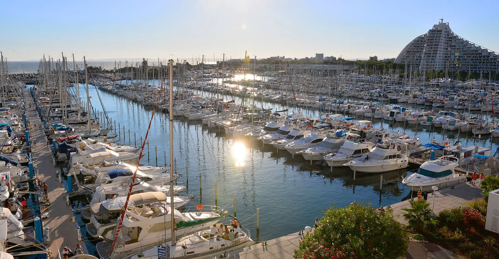 Le port et les pyramides de La Grande-Motte