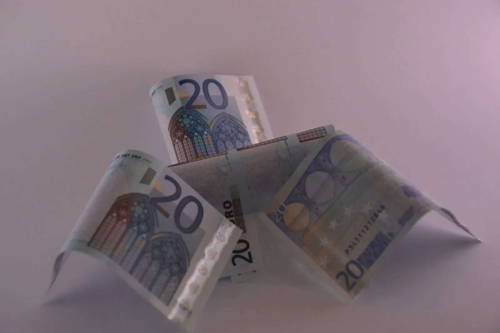 Des billets et pièces en euros