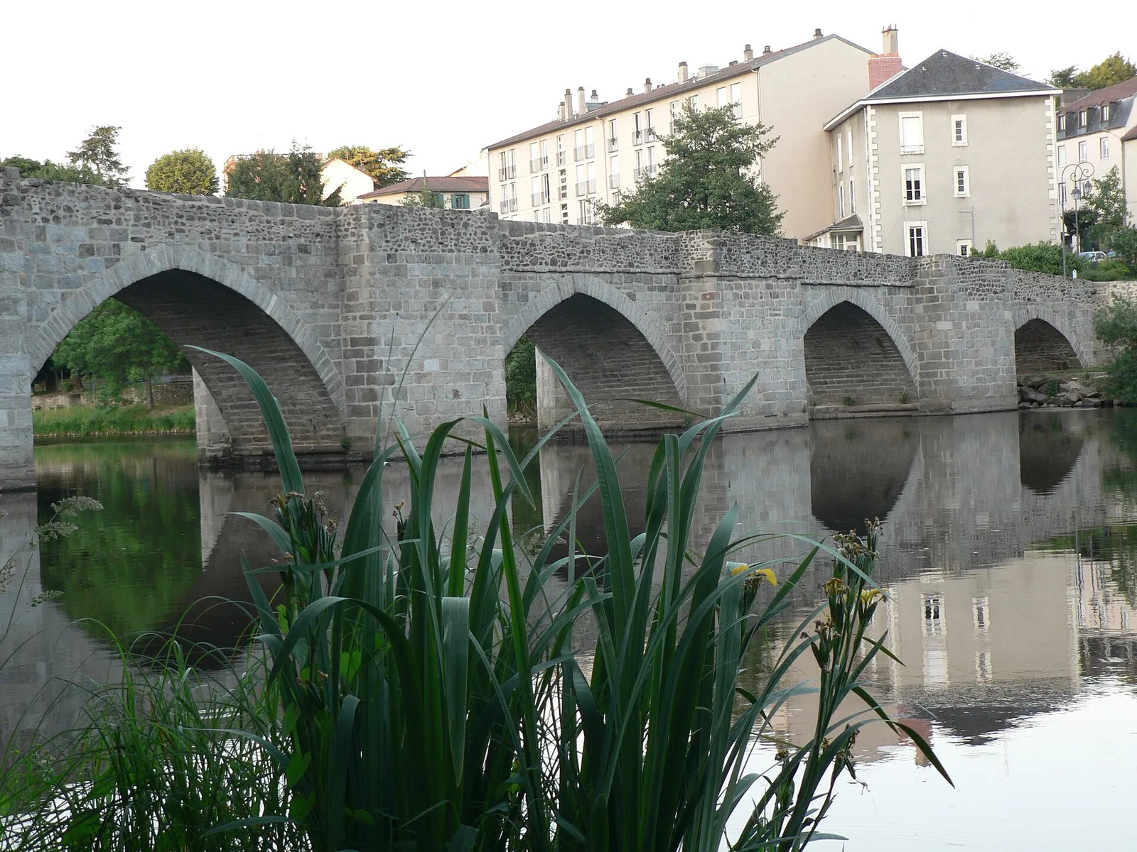 Le pont Saint-Étienne et la cathédrale de Limoges