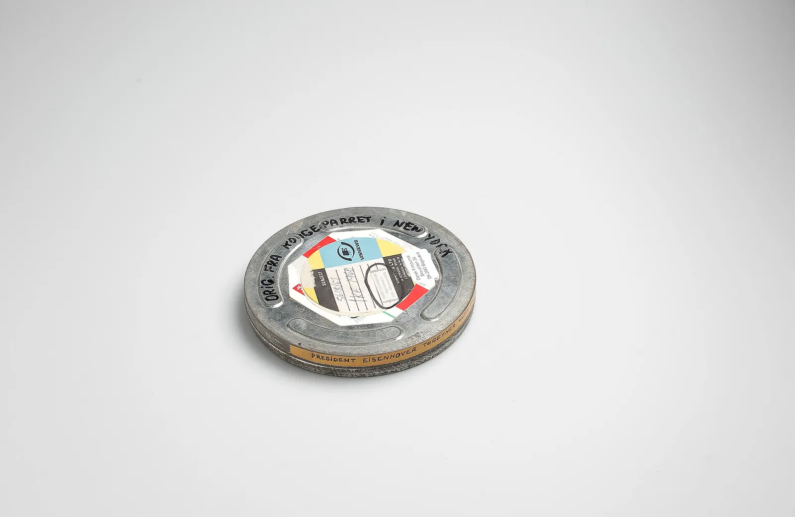 Boîtes de pellicule de film conservées en archives (illustration)