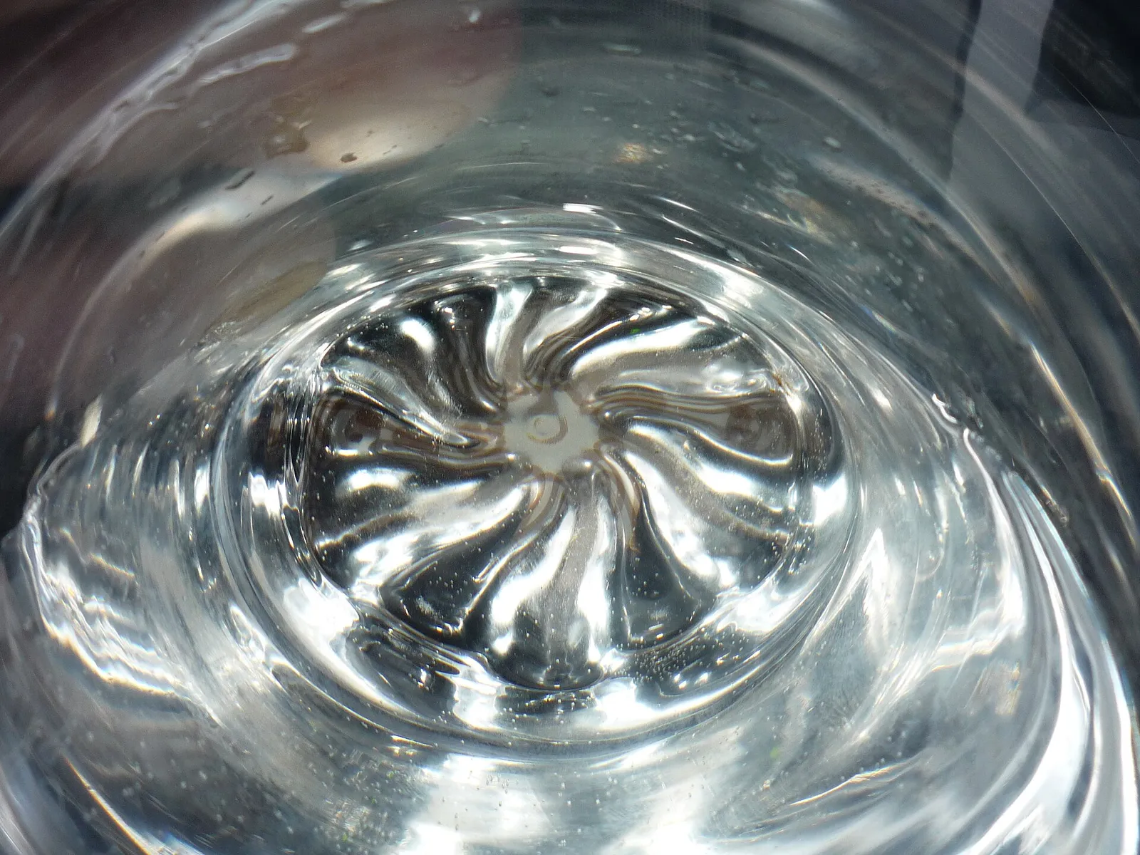Des verres à eau (illustration)