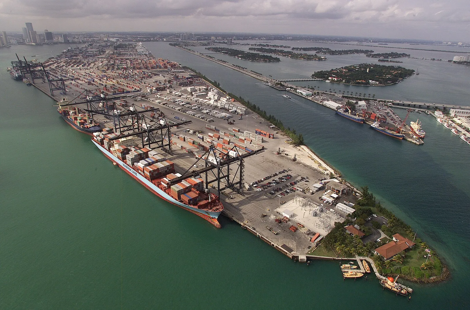 Un port à conteneurs (illustration)