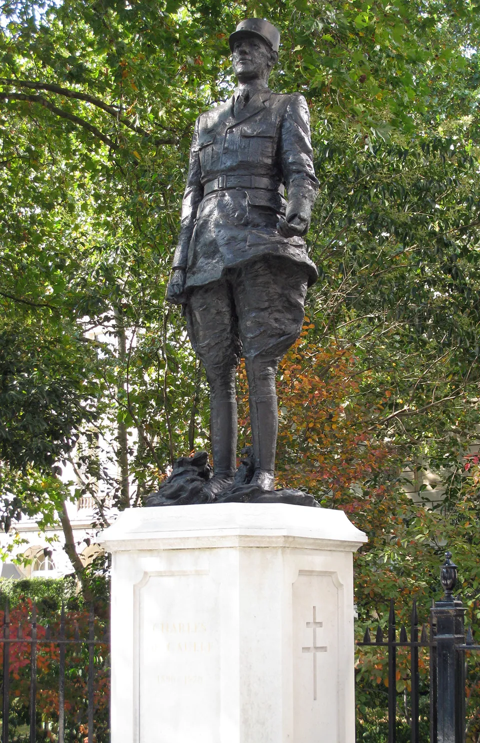 Statue de Charles de Gaulle à Carlton Gardens, Londres