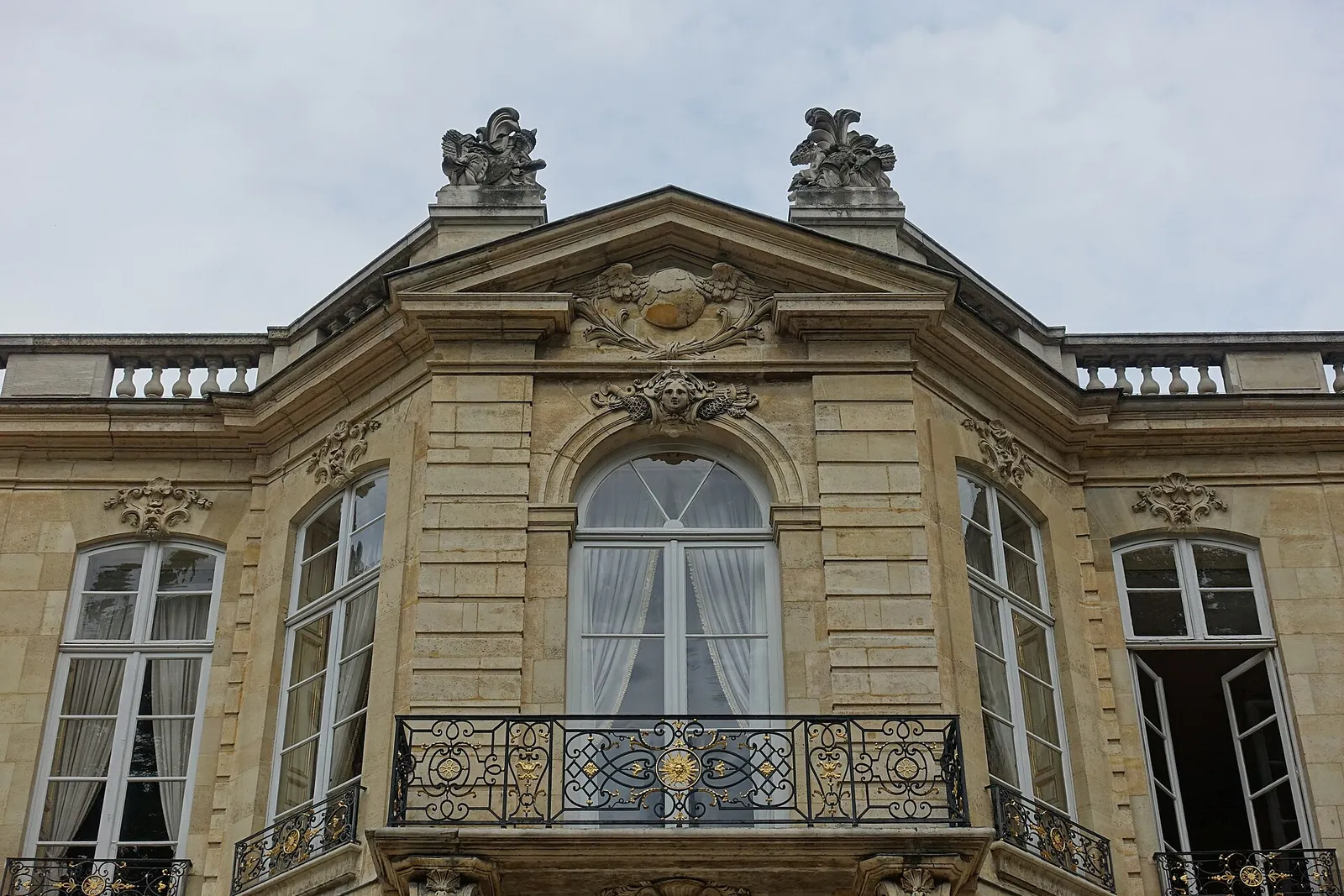 La façade sur jardin de l'hôtel Matignon, résidence du Premier ministre, à Paris