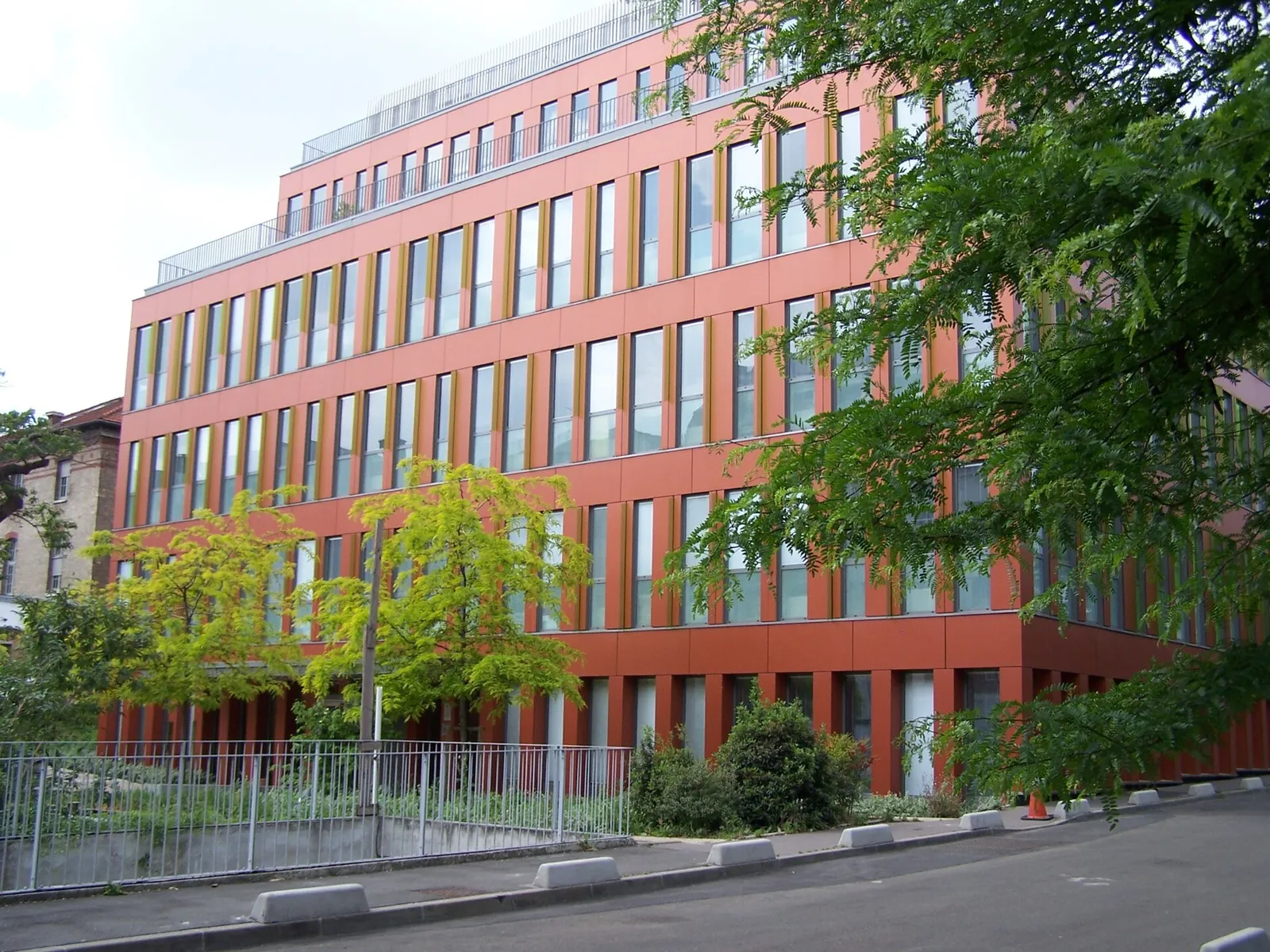 Bâtiment hospitalier à Paris (illustration)