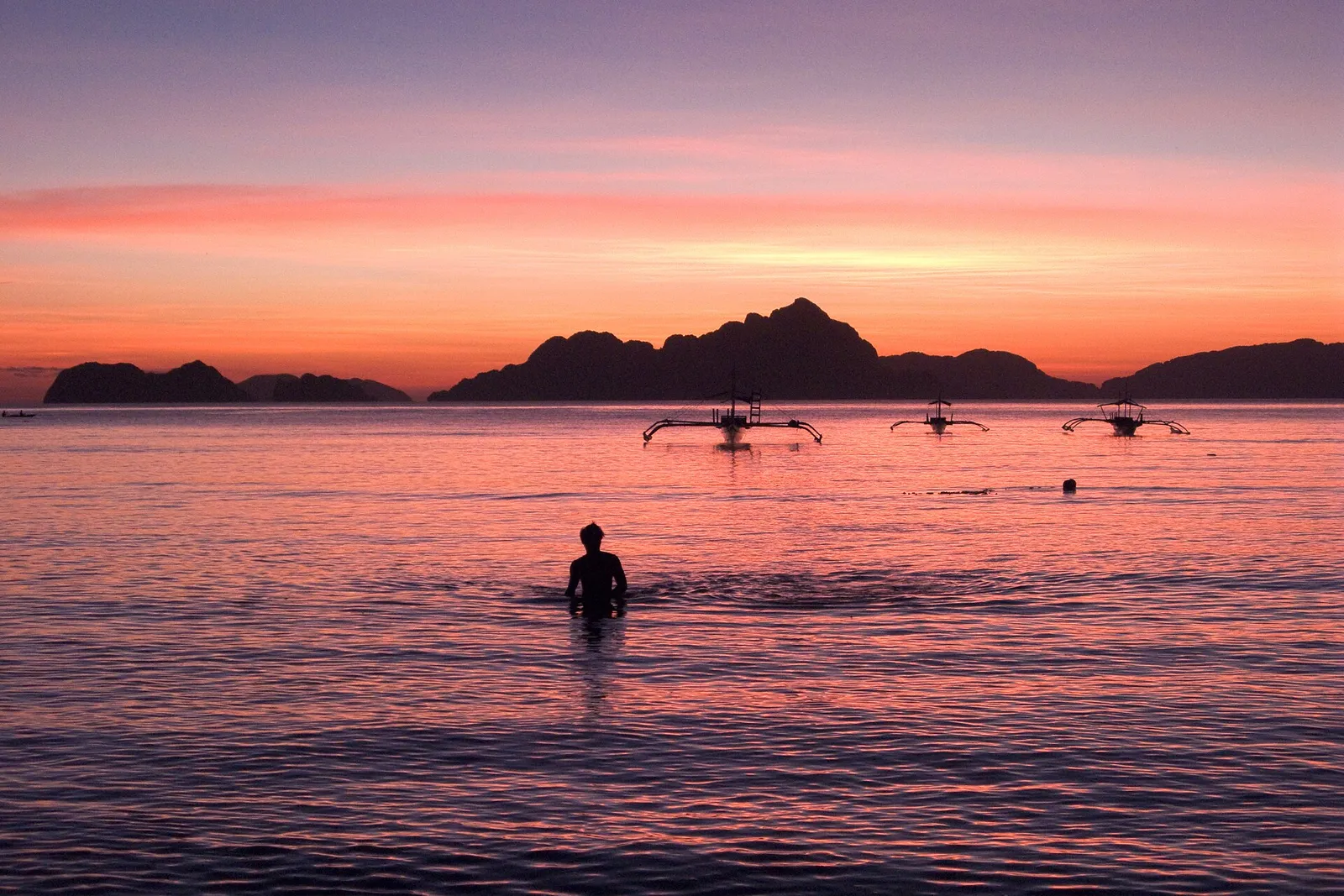 Coucher de soleil tropical aux Philippines (illustration)