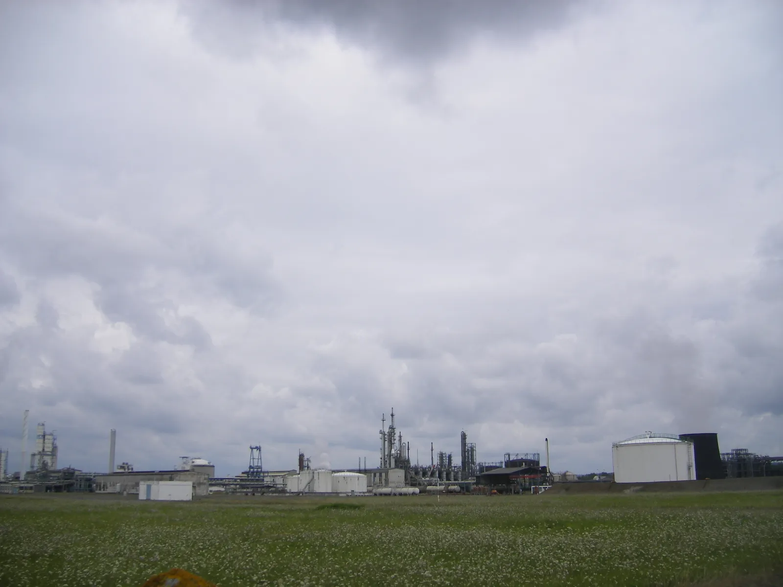 Une plateforme industrielle pétrochimique en France (illustration)