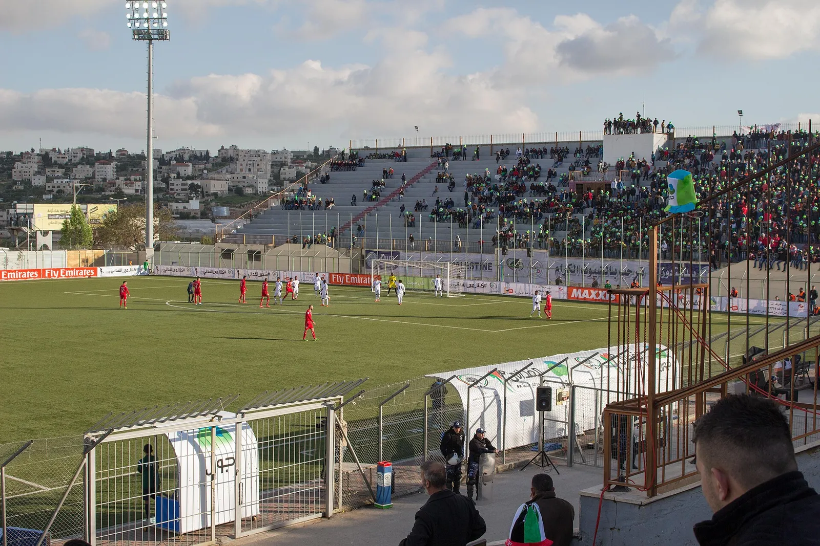 Un stade de football comble (illustration)