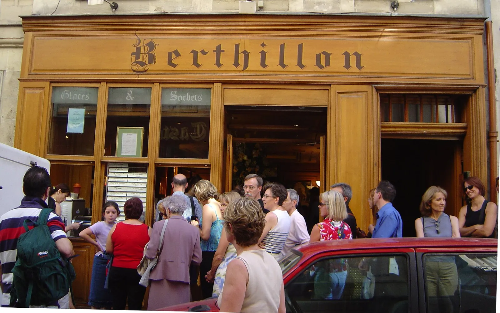 La devanture du glacier Berthillon, sur l'île Saint-Louis à Paris