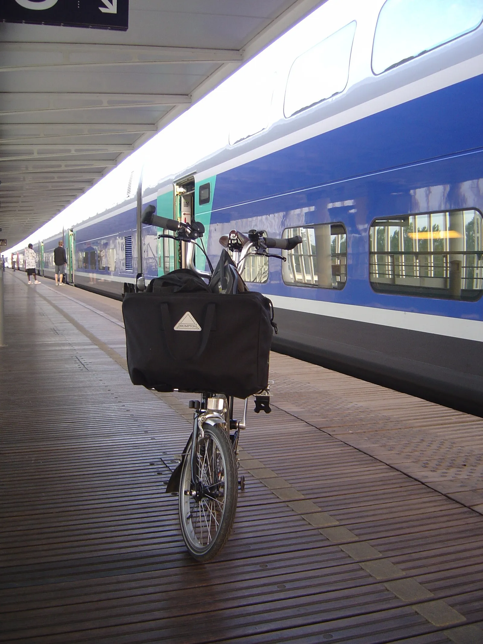 Un TGV en gare (illustration)