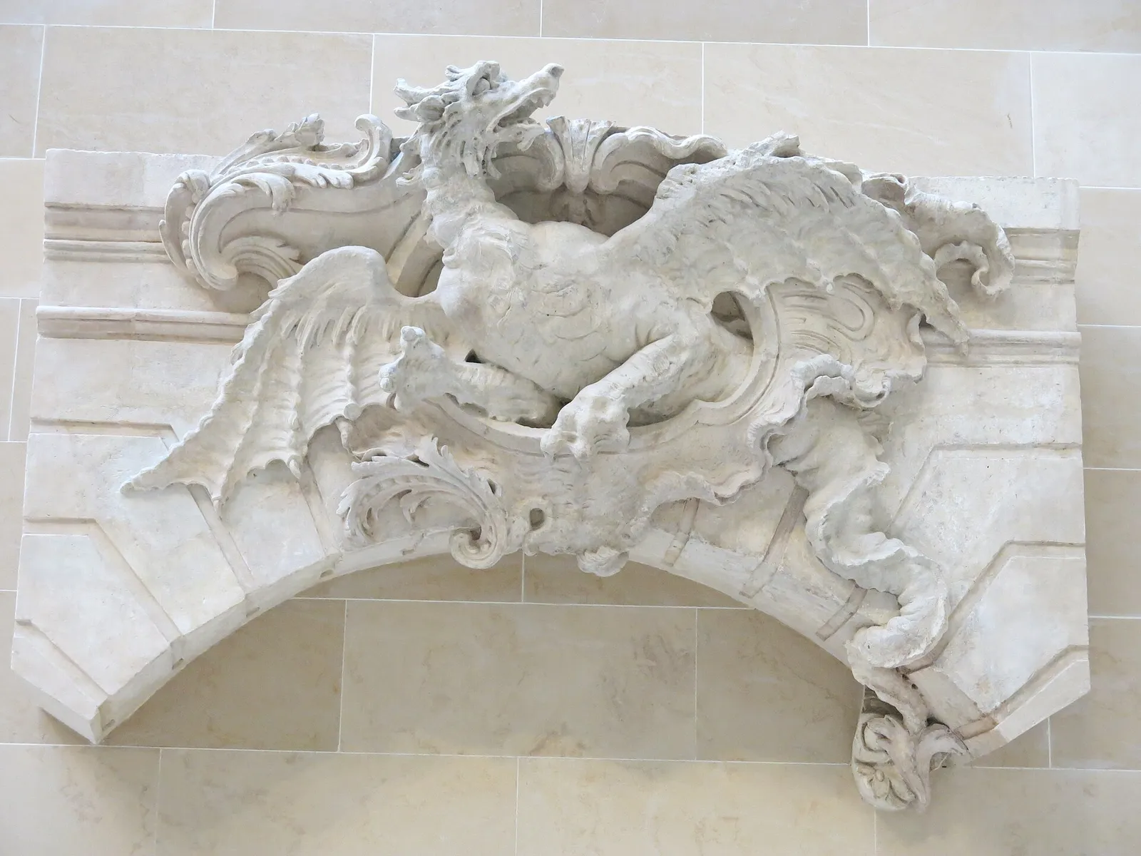 Détail d'une sculpture de dragon (image d'illustration)