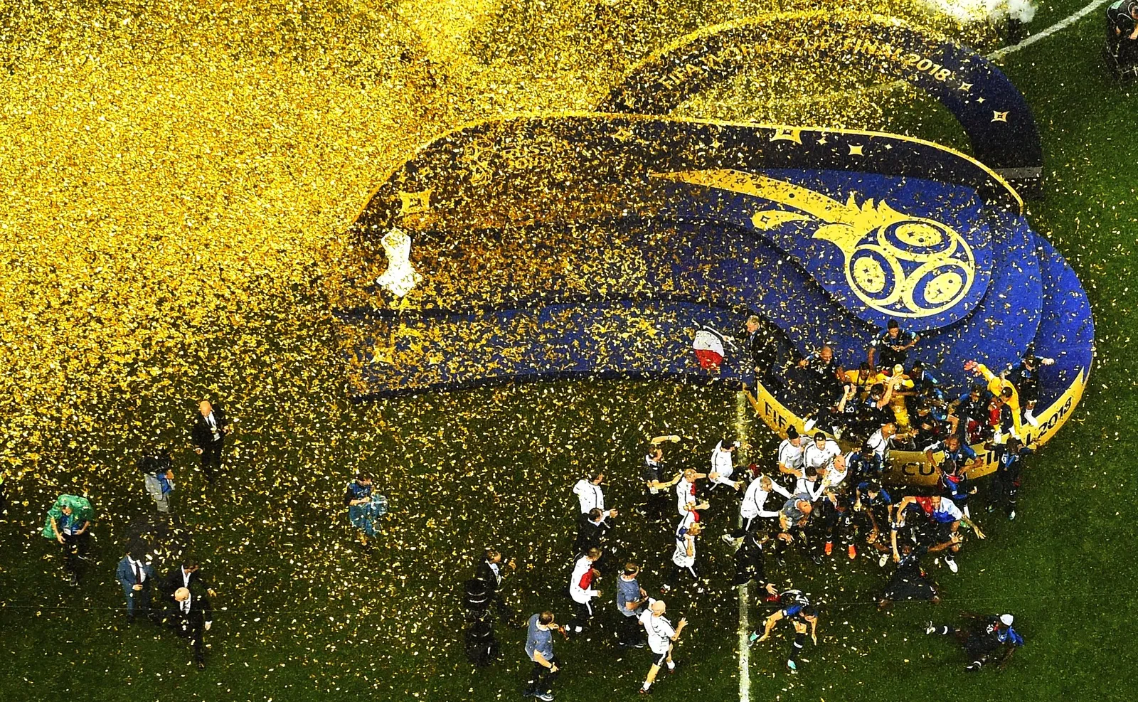 L'équipe de France de football célèbre un titre mondial