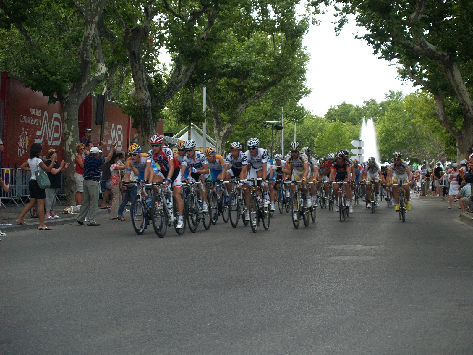 Le peloton du Tour de France (illustration)
