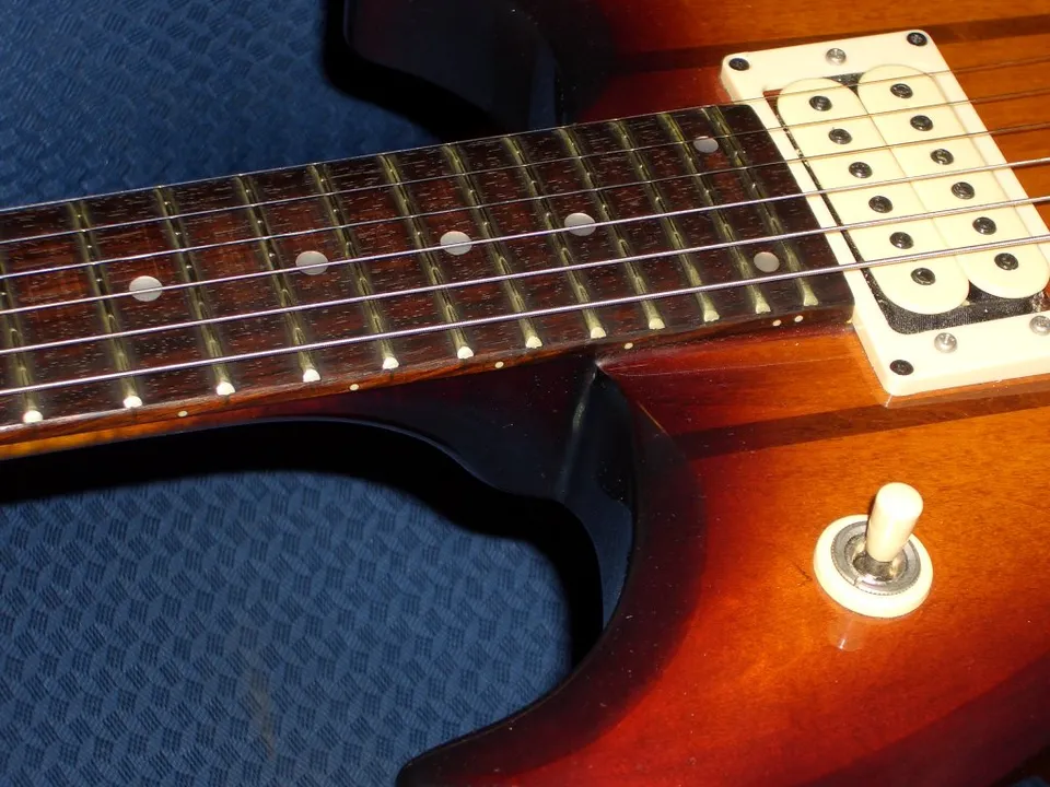 Une guitare électrique (illustration)