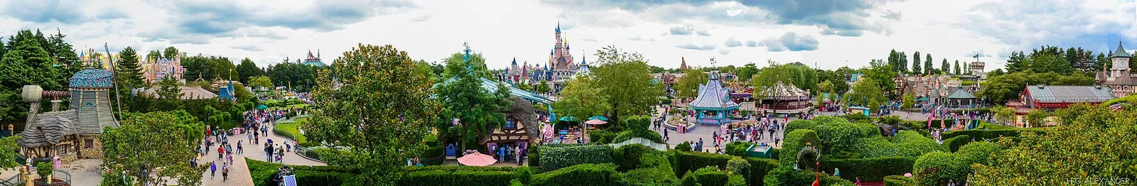 Vue panoramique de Fantasyland à Disneyland Paris