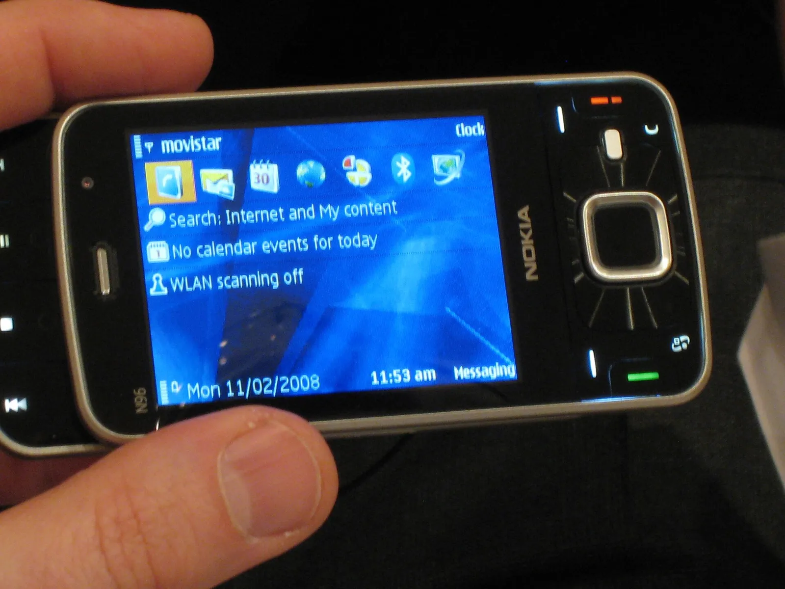 Un téléphone portable affichant un message