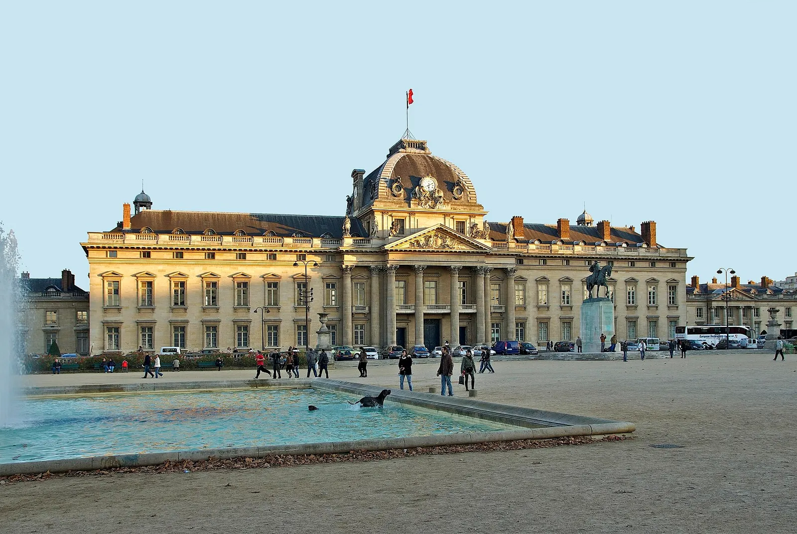 L'École militaire, à Paris (illustration)
