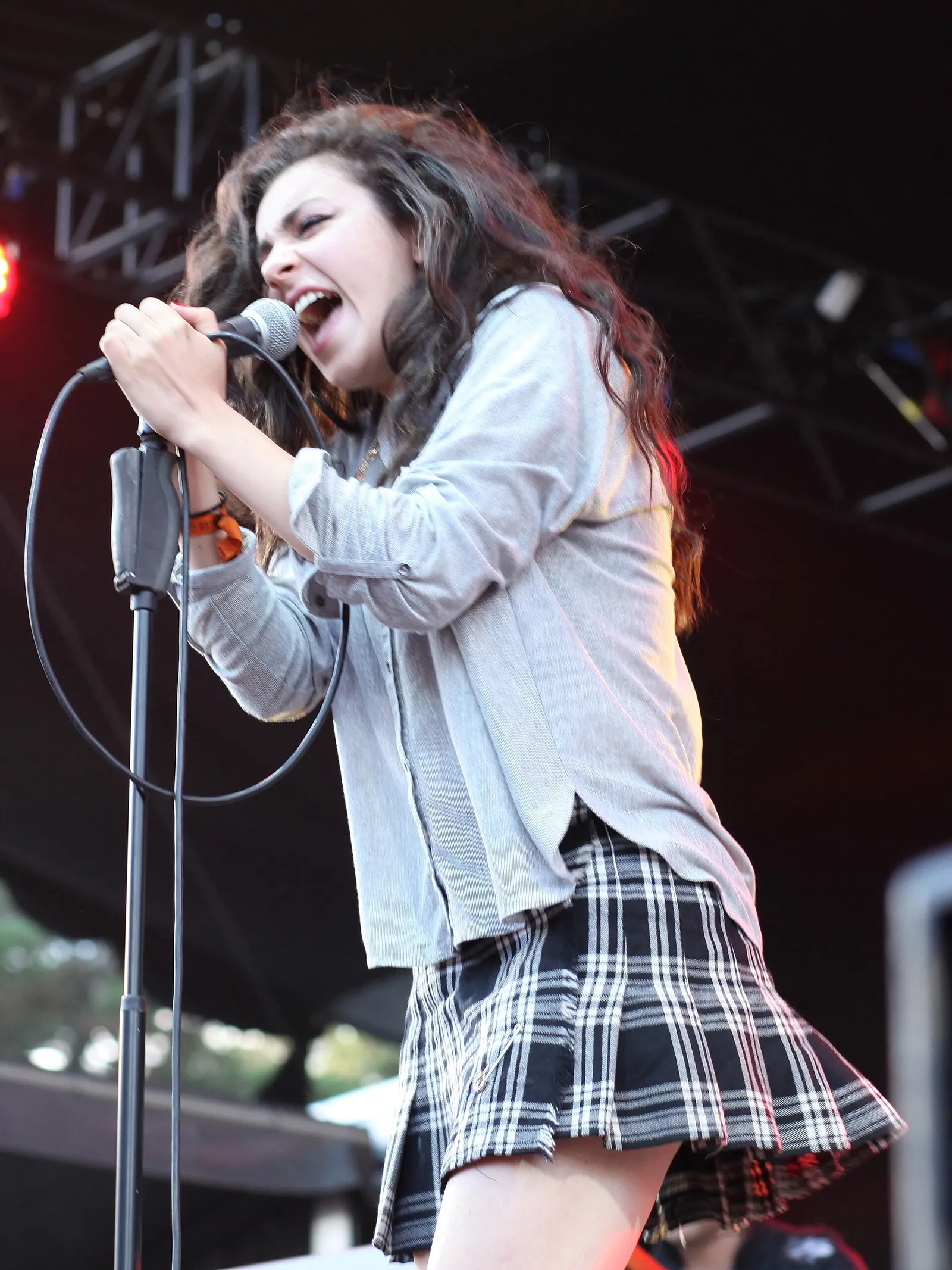 La chanteuse Charli XCX en concert (illustration, 2013)