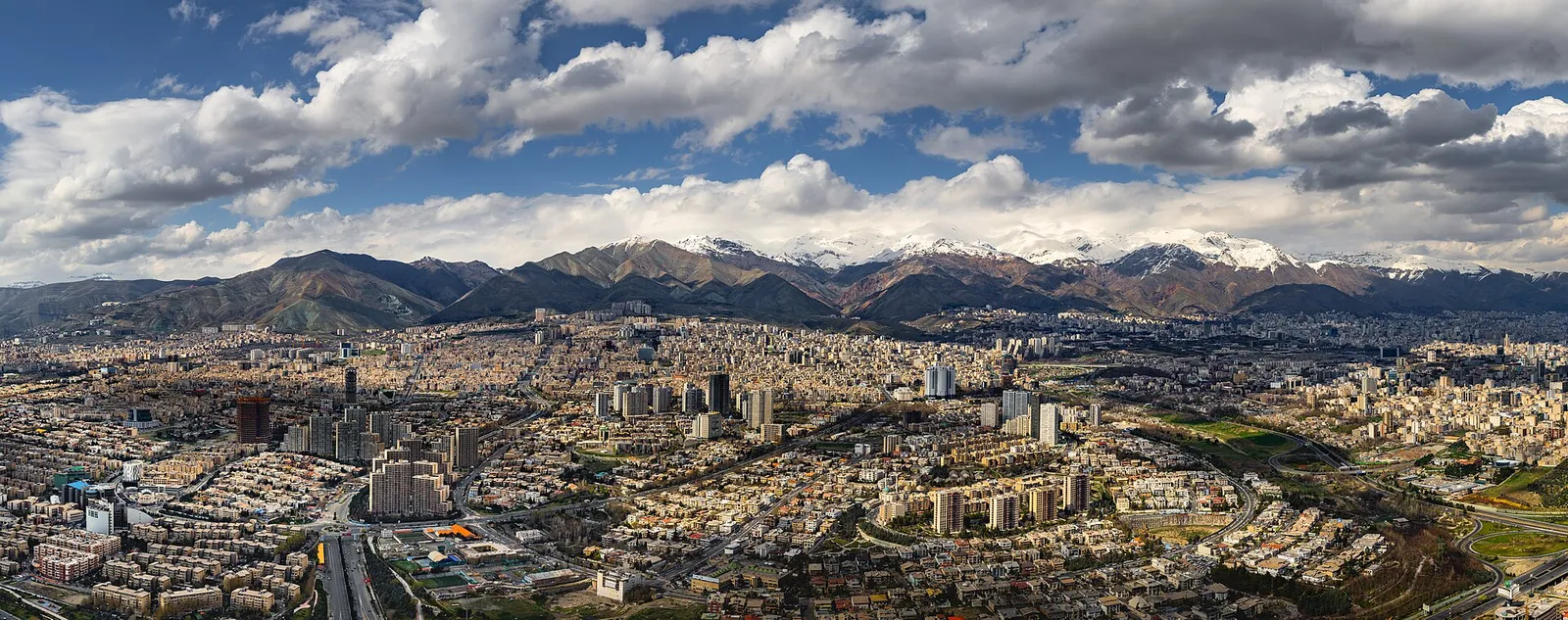 Vue de la ville de Téhéran, en Iran (illustration)