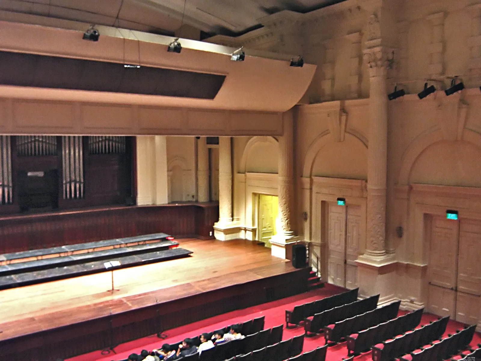 Intérieur d'une salle de concert (illustration)