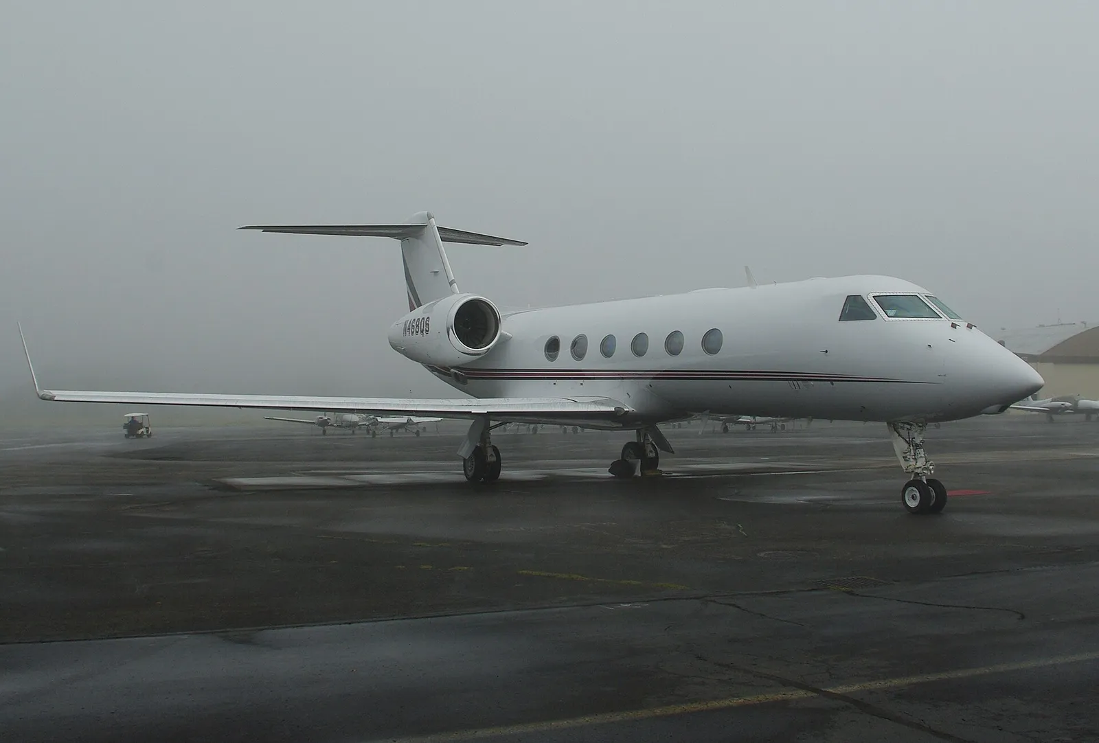 Un jet d'affaires sur le tarmac (illustration)